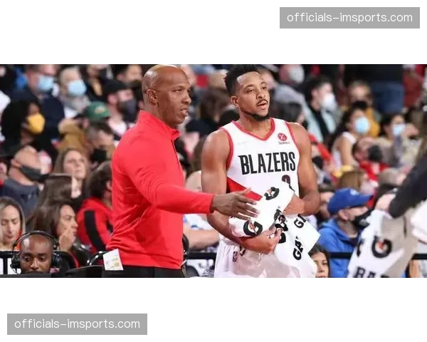 开拓者夏普里斯因伤缺阵 比卢普斯后场组合被迫重组